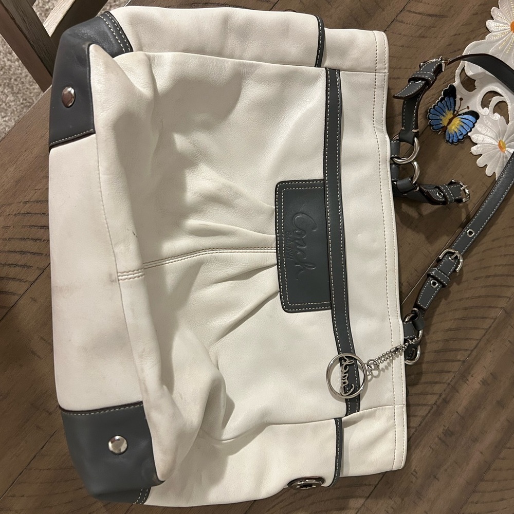 Chic Two-Tone Leather Shoulder Bag